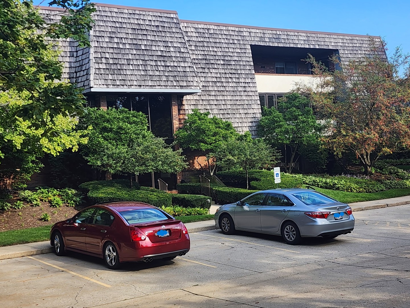 Photo 2 of Condo for sale at 100 Red Top Dr #303, Libertyville, IL 60048 | MLS# 12718384 | Listing updated on 2026-09-05