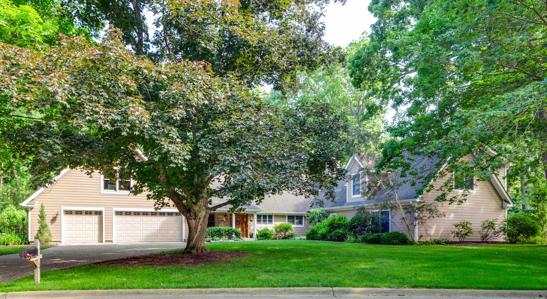 1st image of 39 Wiltshire Dr, Lincolnshire, IL 60069 | MLS# 12718422