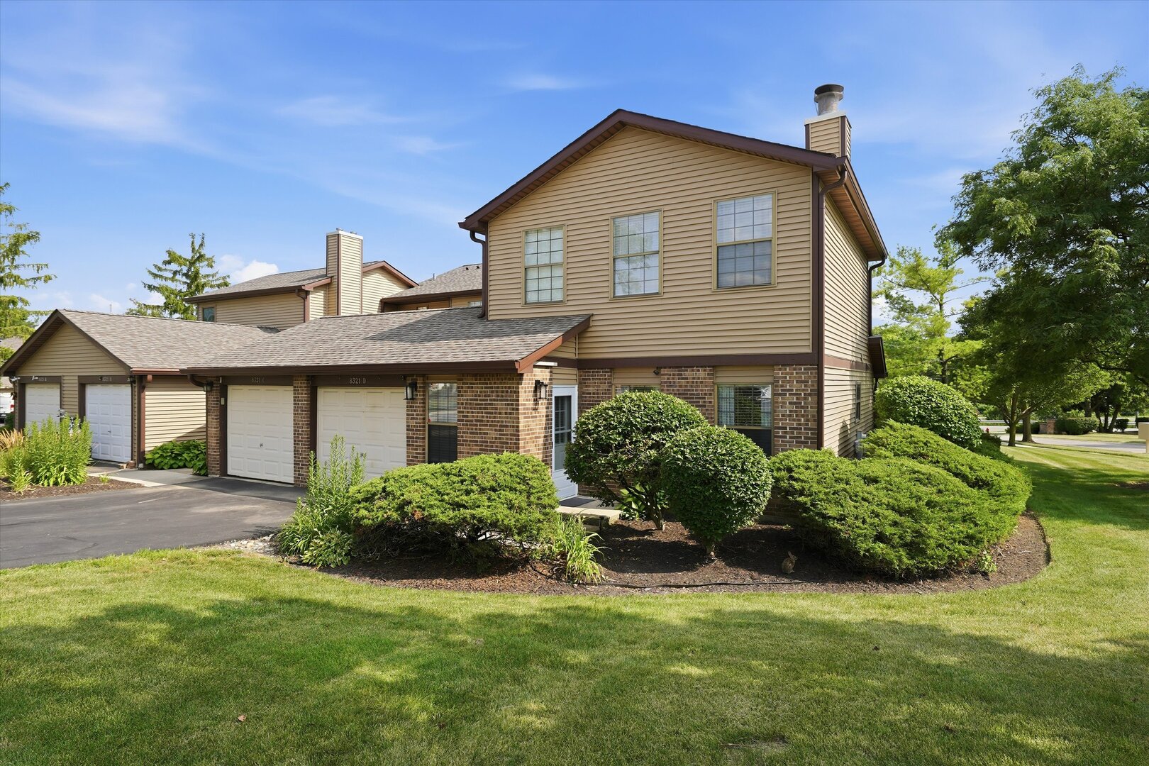 2nd image of 8321 Highpoint Cir #D, Darien, IL 60561 | MLS# 12718552