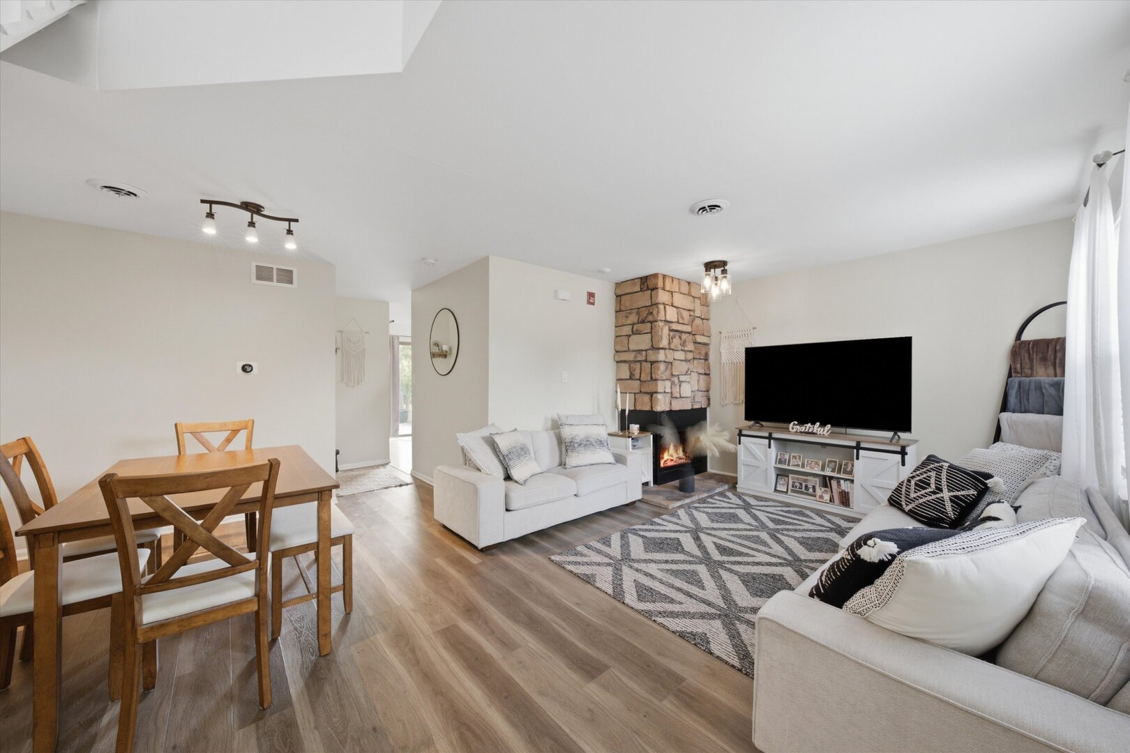 3rd image of 8321 Highpoint Cir #D, Darien, IL 60561 | MLS# 12718552