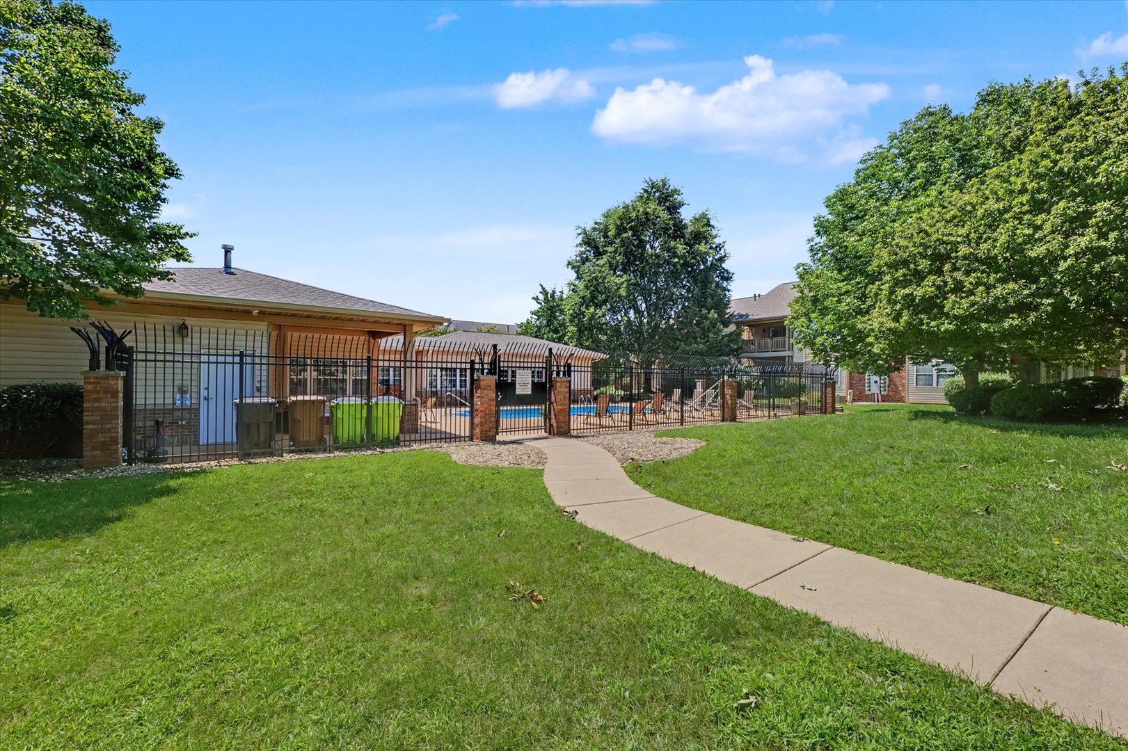 2nd image of 3774 Thornhill Cir, Champaign, IL 61822