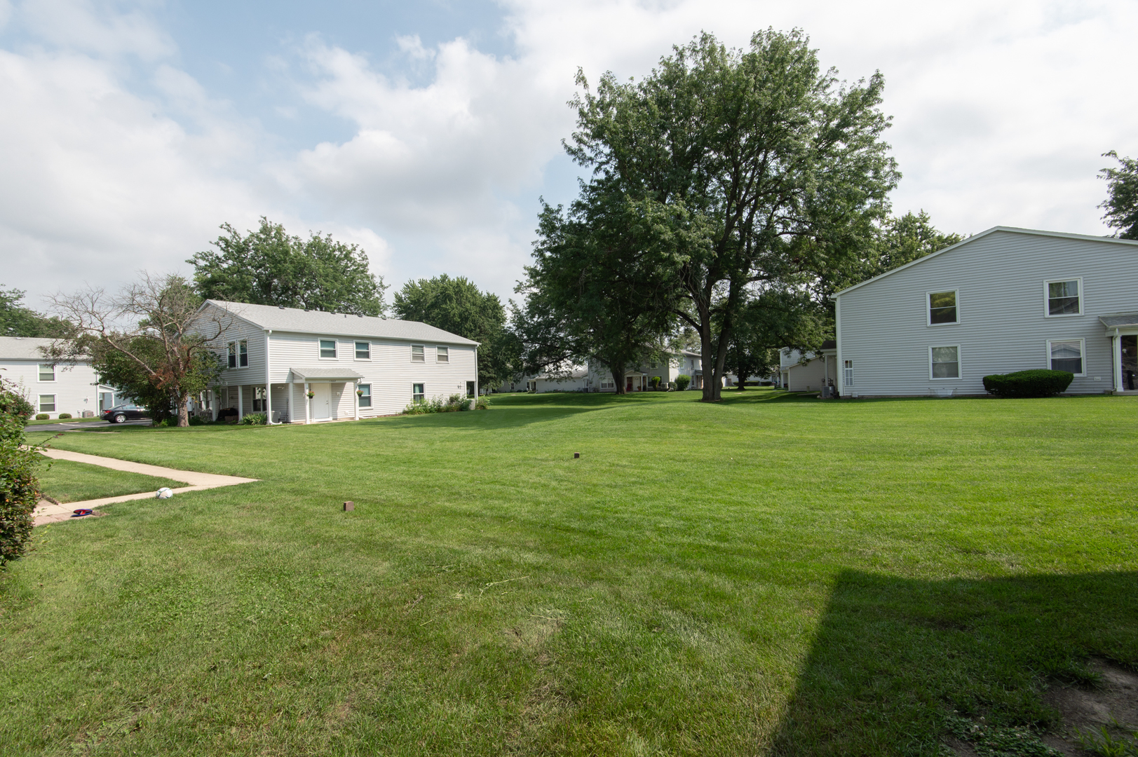 5th image of 1380 N Gln Cir, Aurora, IL 60506