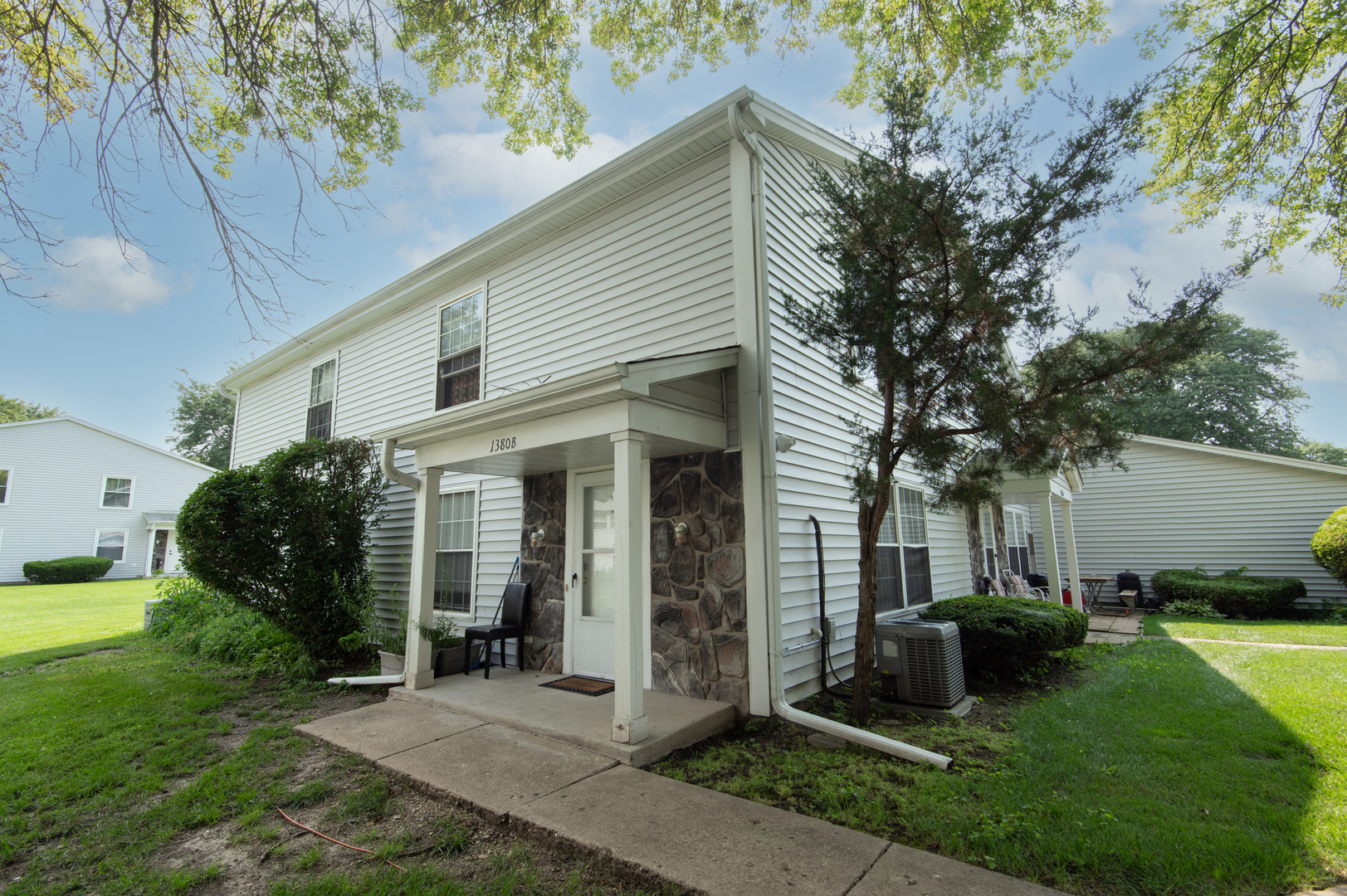 2nd image of 1380 N Glen Cir #B, Aurora, IL 60506 | MLS# 12718640