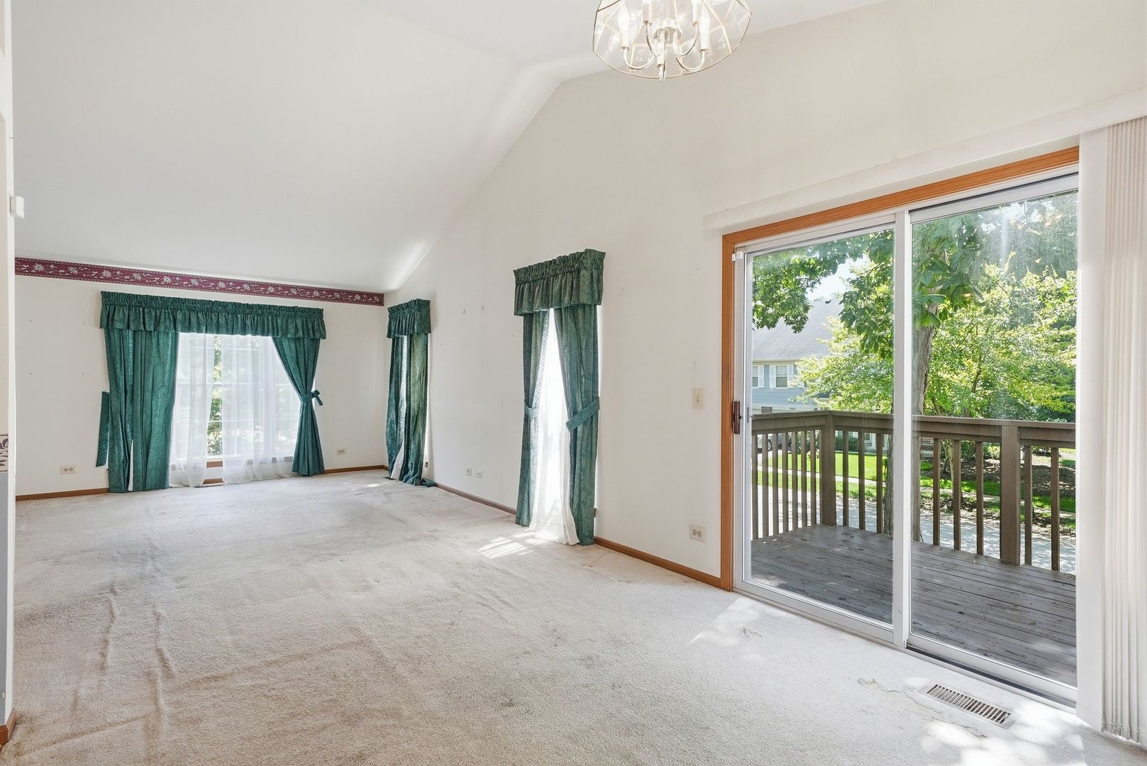3rd image of 864 N Shady Oaks Dr, Elgin, IL 60120