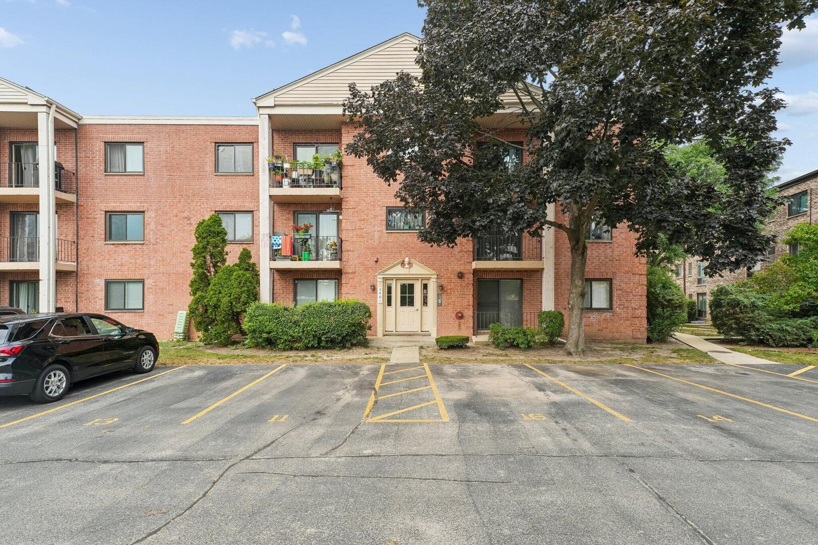 1st image of 5401 S Chateau Dr #4, Rolling Meadows, IL 60008 | MLS# 12718806