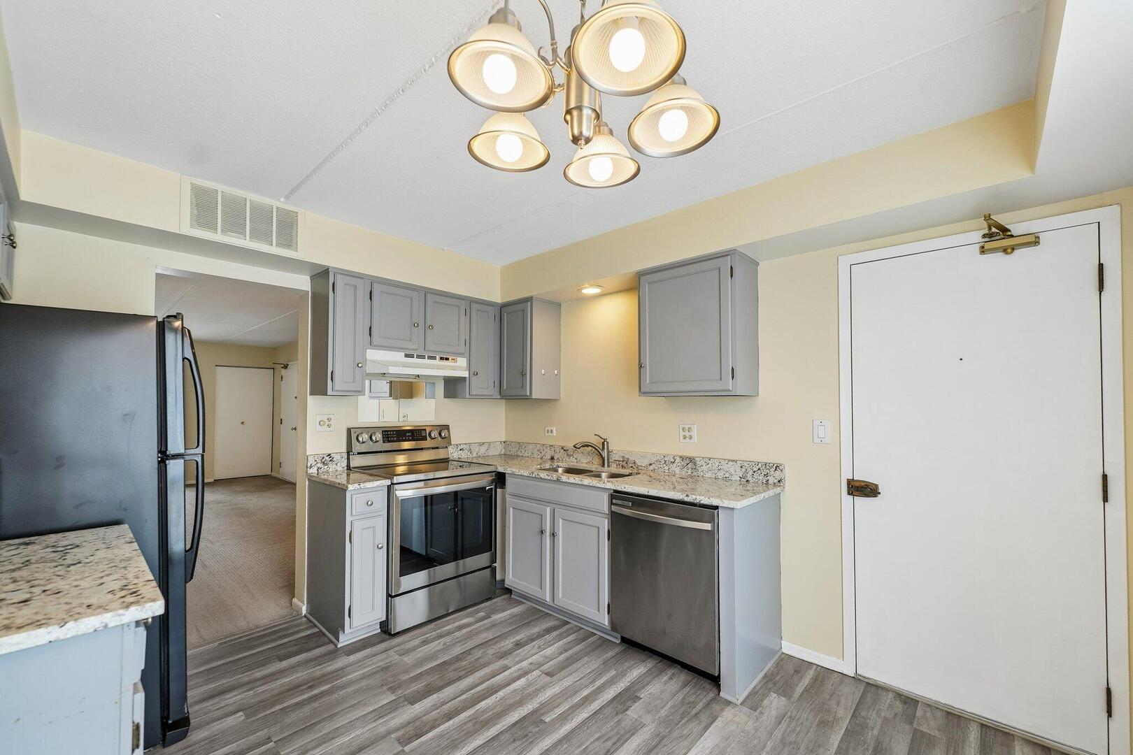 5th image of 5401 S Chateau Dr #4, Rolling Meadows, IL 60008 | MLS# 12718806