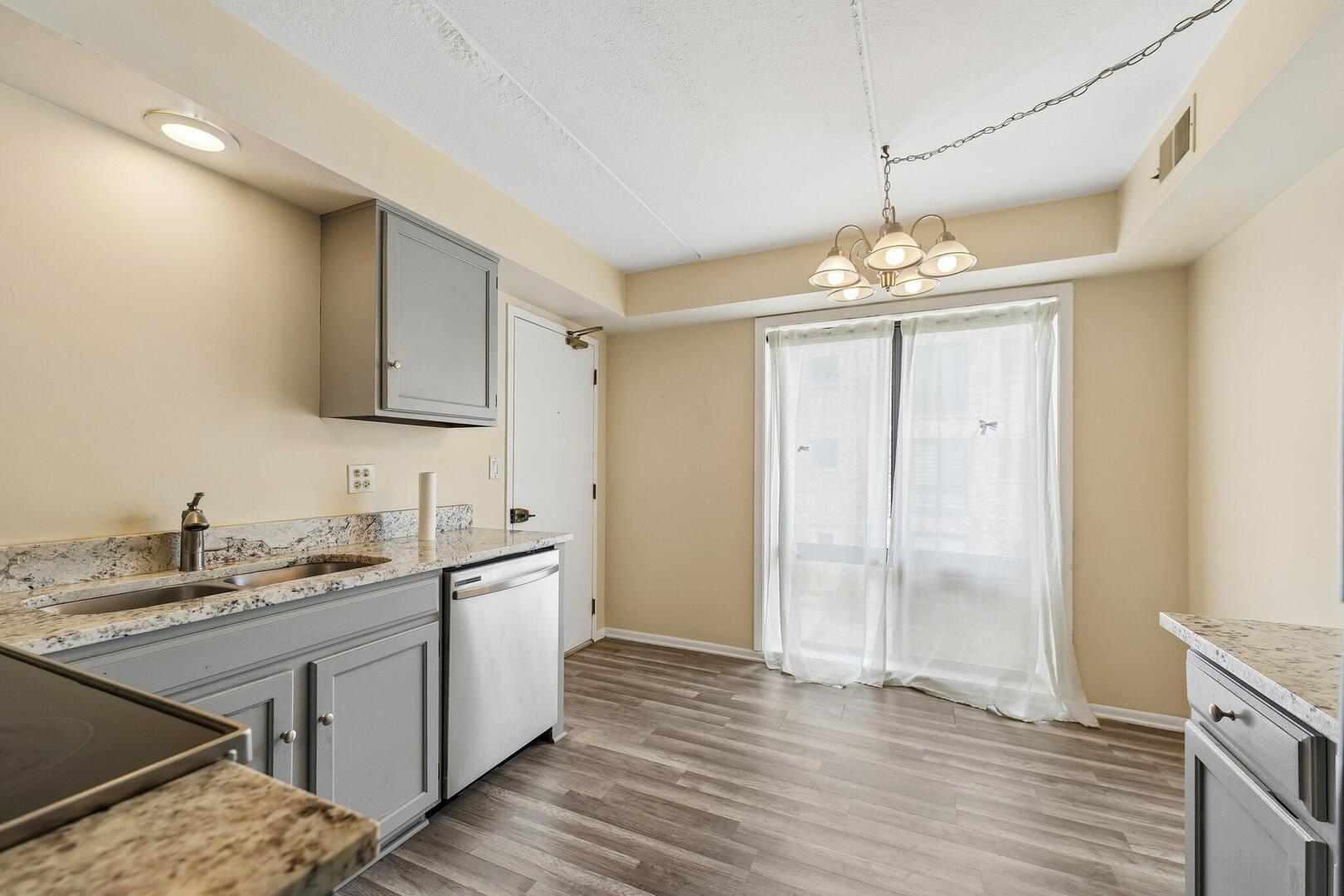 3rd image of 5401 S Chateau Dr #4, Rolling Meadows, IL 60008 | MLS# 12718806