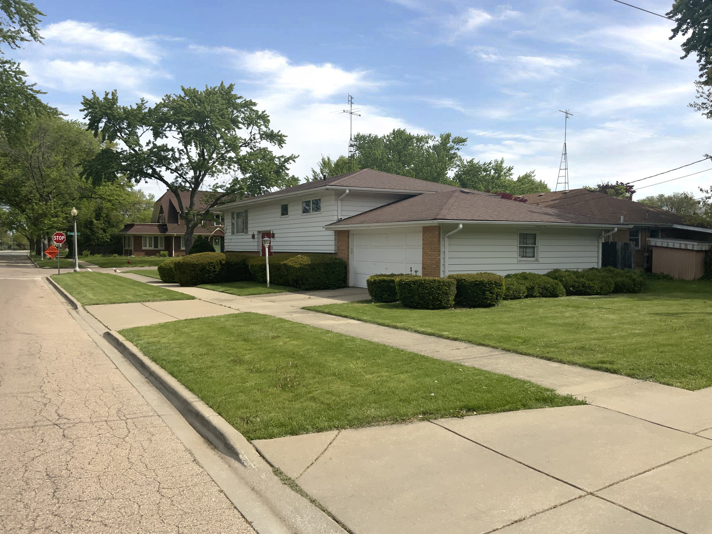2nd image of 747 Palace St, Aurora, IL 60506 | MLS# 12718847