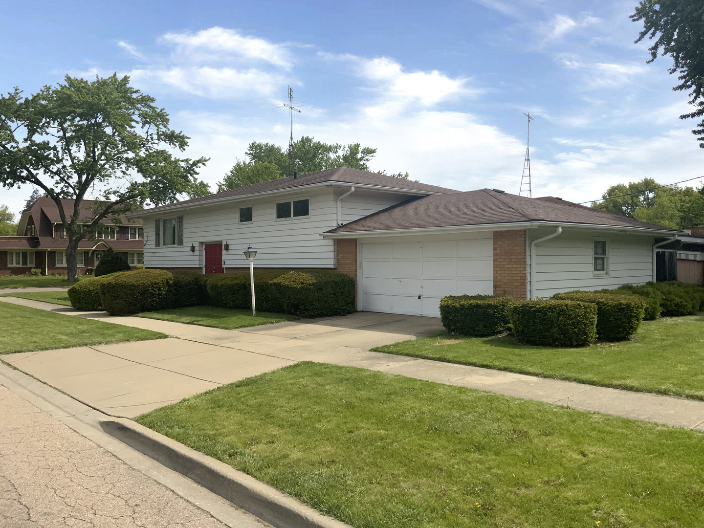 1st image of 747 Palace St, Aurora, IL 60506 | MLS# 12718847