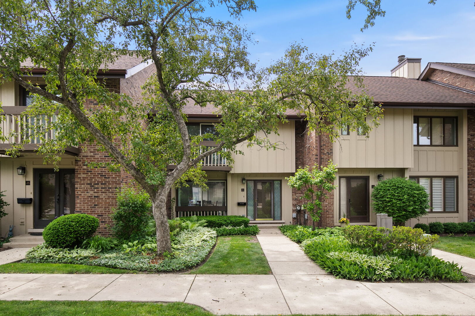 1st image of 21 Kyle Ct, Willowbrook, IL 60527 | MLS# 12718921