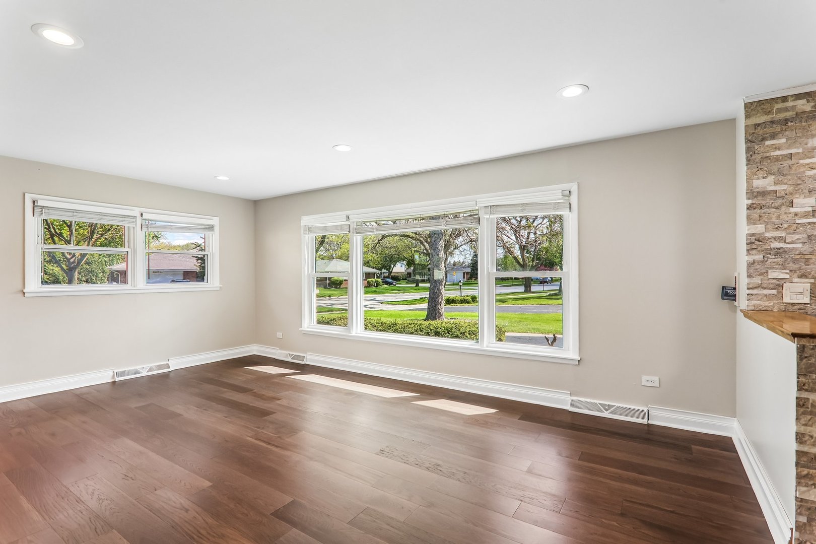4th image of 807 E Golfview Dr, Mount Prospect, IL 60056 | MLS# 12718941