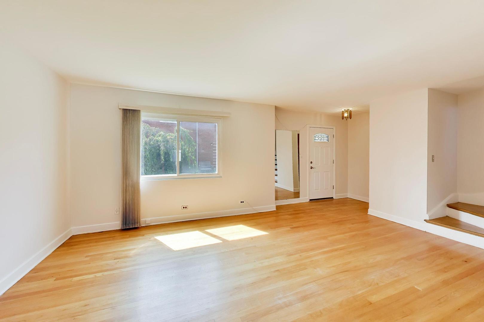 3rd image of 3941 W Ainslie St #E, Chicago, IL 60625 | MLS# 12719025