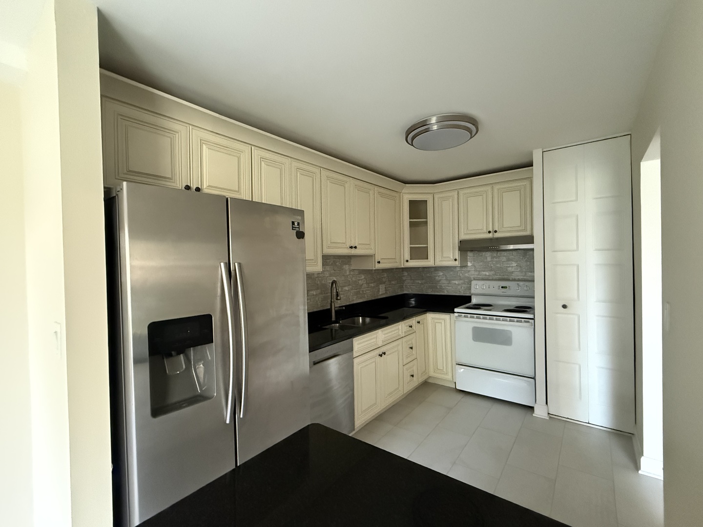 Photo 4 of Condo for sale at 2 Villa Verde Dr #113, Buffalo Grove, IL 60089 | MLS# 12719044 | Listing updated on 2026-09-06