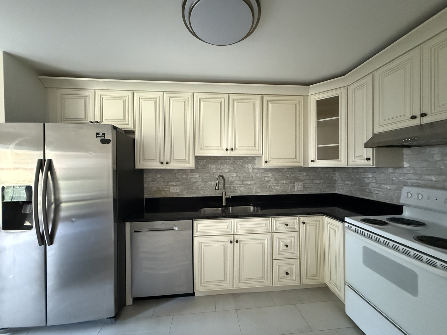 Photo 5 of Condo for sale at 2 Villa Verde Dr #113, Buffalo Grove, IL 60089 | MLS# 12719044 | Listing updated on 2026-09-06