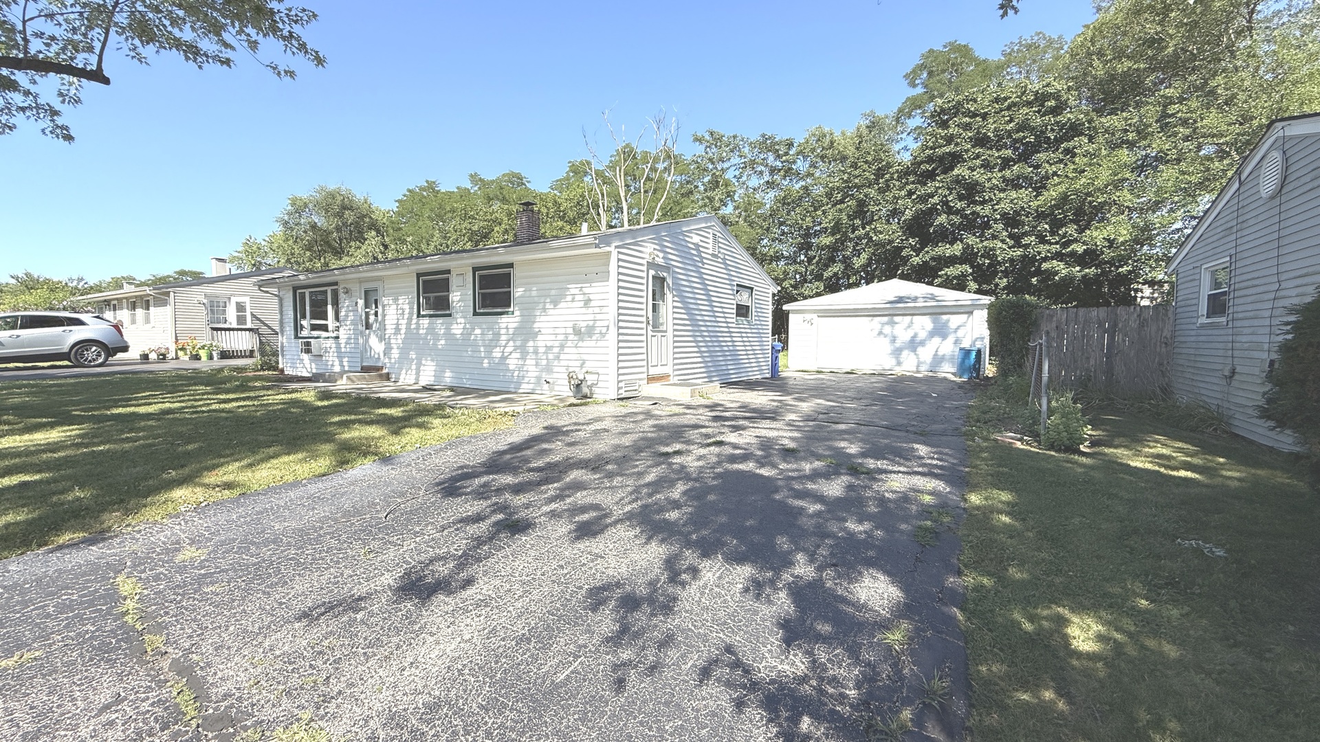 4th image of 15 Alameda Dr, Carpentersville, IL 60110 | MLS# 12719053