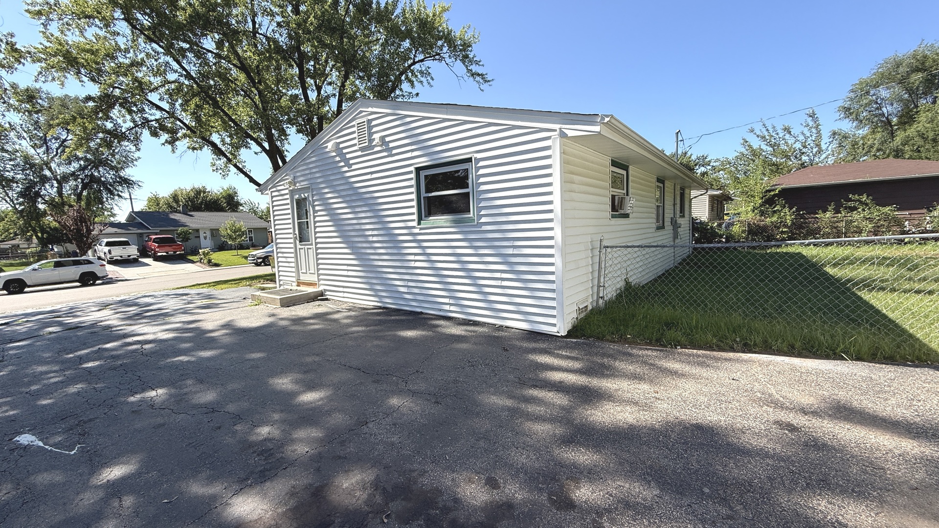 5th image of 15 Alameda Dr, Carpentersville, IL 60110 | MLS# 12719053