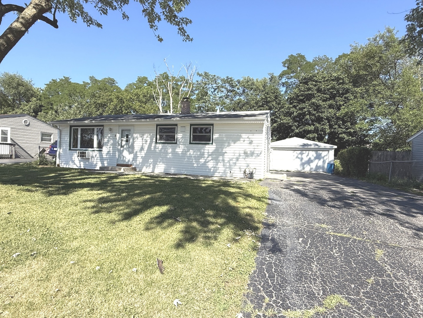 1st image of 15 Alameda Dr, Carpentersville, IL 60110 | MLS# 12719053