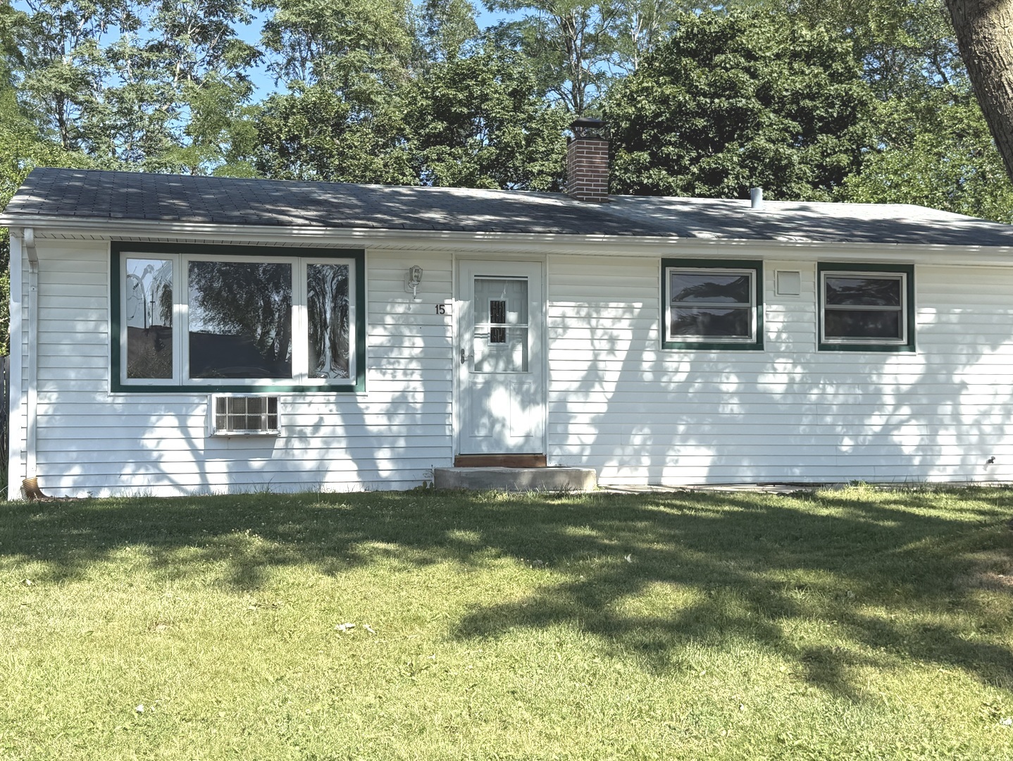 2nd image of 15 Alameda Dr, Carpentersville, IL 60110 | MLS# 12719053