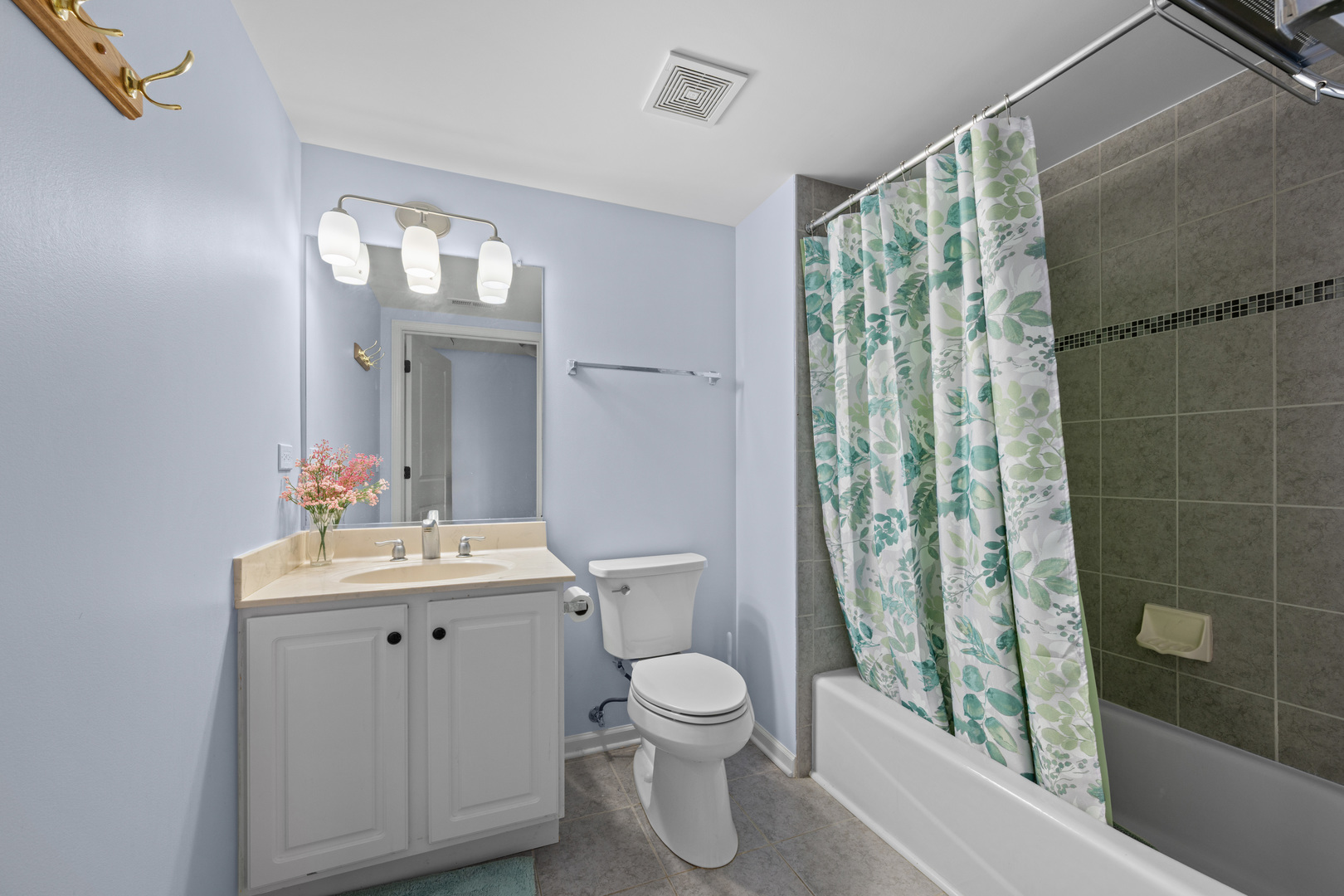2nd image of 8515 Woodward Ave, Woodridge, IL 60517