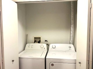 4th image of 1309 Silverstone Dr, Carpentersville, IL 60110