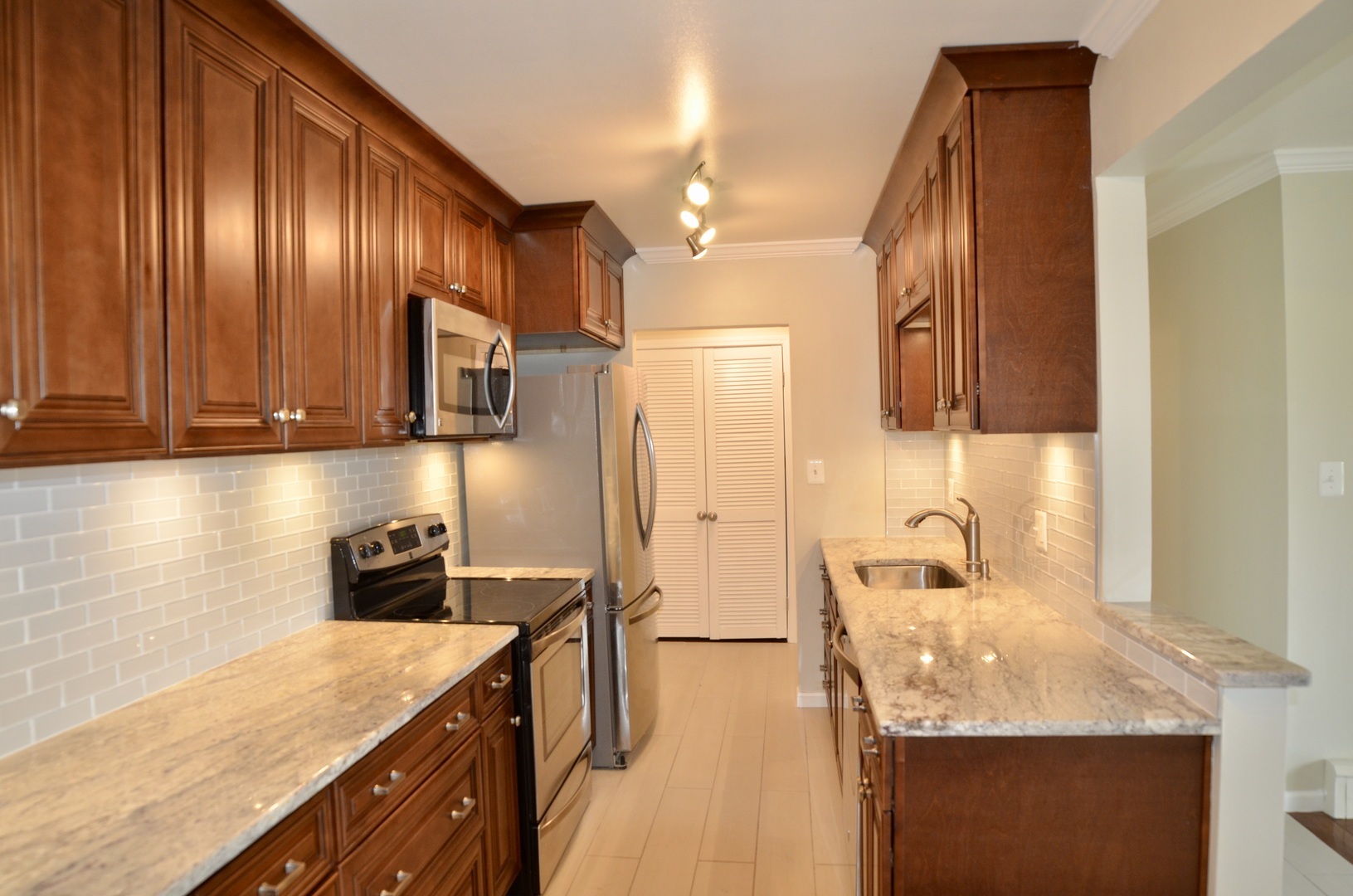 4th image of 7413 Brookdale Dr, Darien, IL 60561