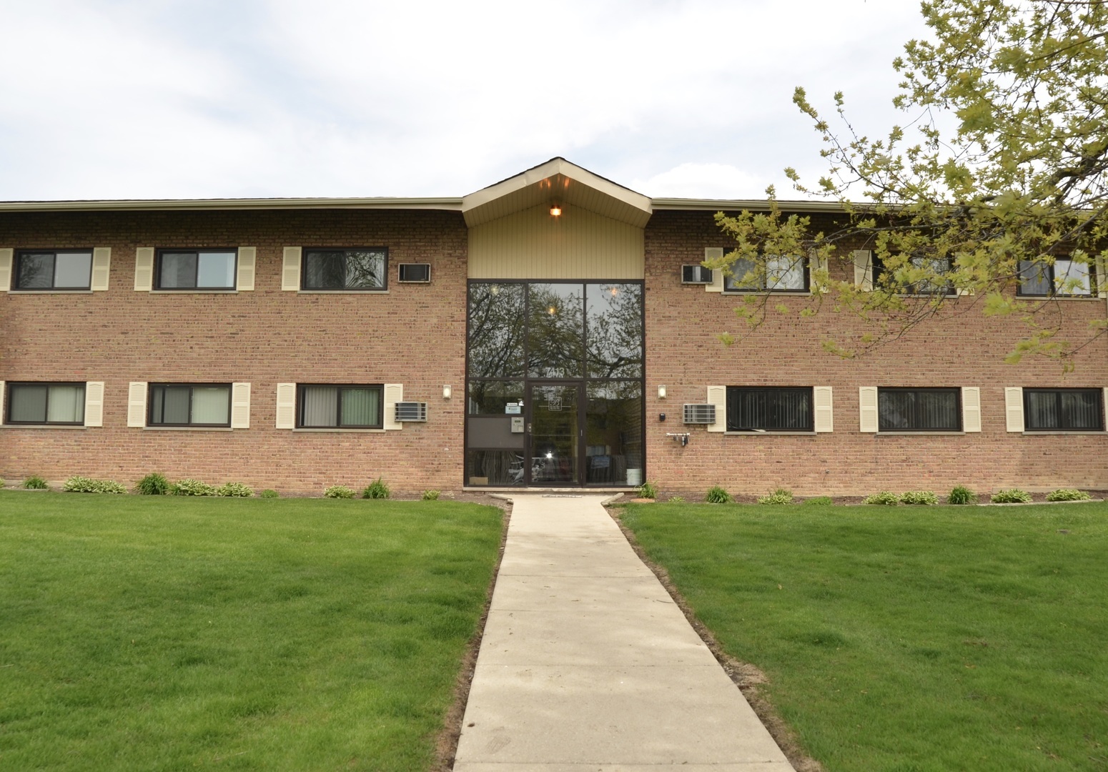 2nd image of 7413 Brookdale Dr, Darien, IL 60561