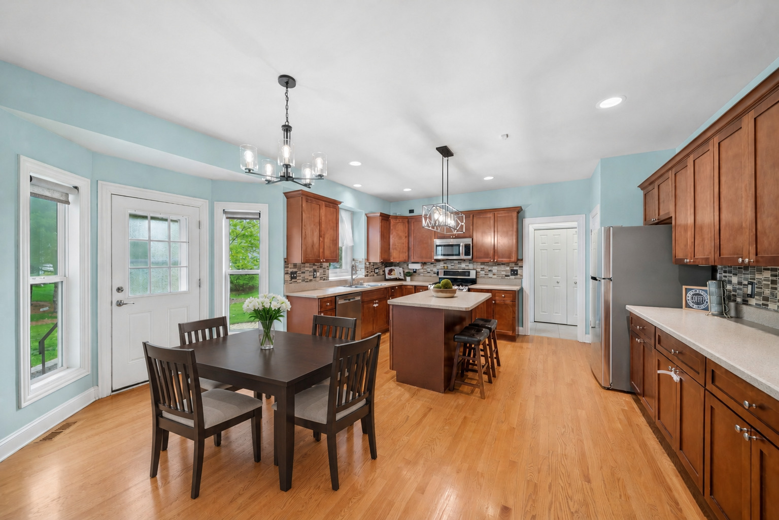 5th image of 115 Pineridge Dr S, Oswego, IL 60543 | MLS# 12719446