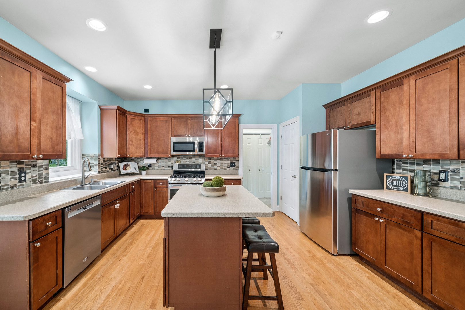 4th image of 115 Pineridge Dr S, Oswego, IL 60543 | MLS# 12719446