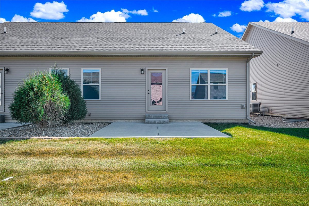 28th image of 1807 Glenbridge Rd, Bloomington, IL 61704 | MLS# 12719482