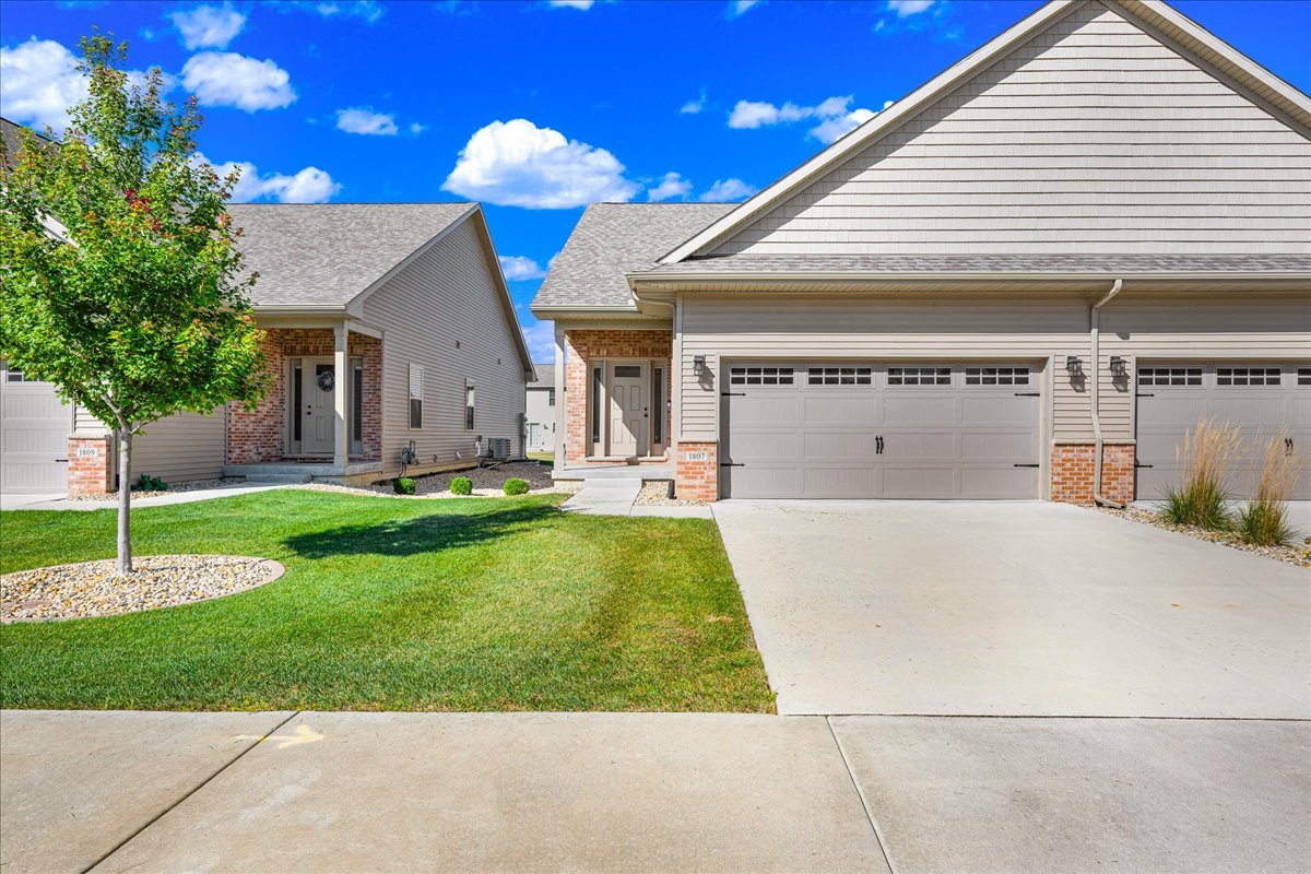 2nd image of 1807 Glenbridge Rd, Bloomington, IL 61704 | MLS# 12719482