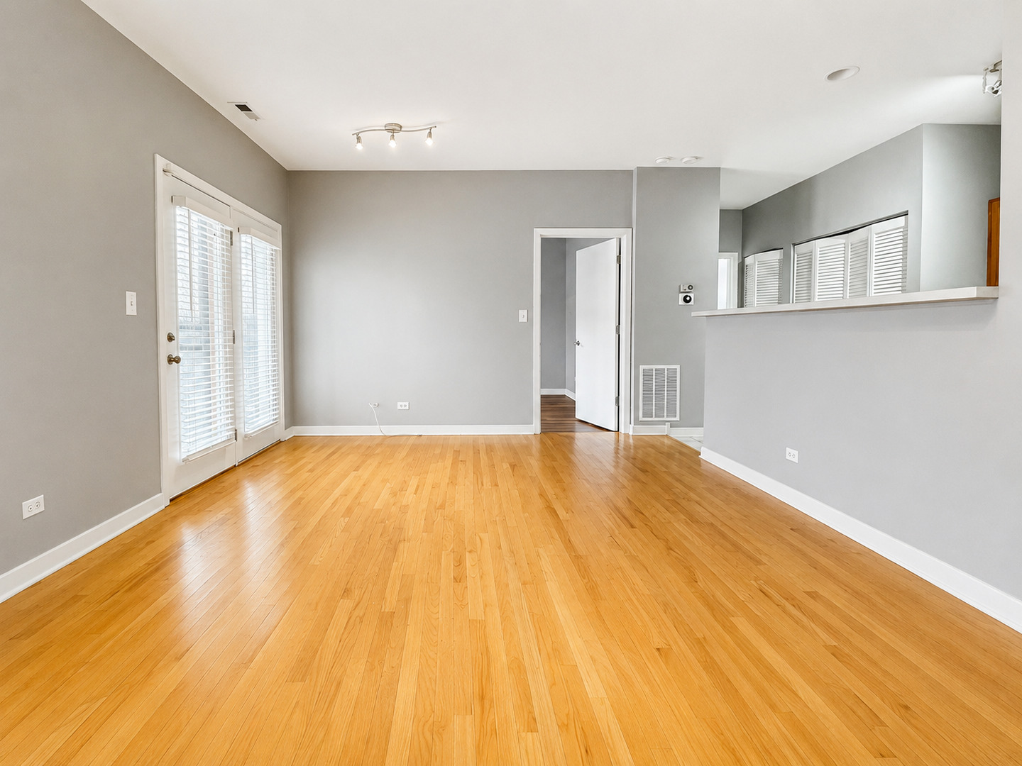 4th image of 803 E 41St St, Chicago, IL 60653