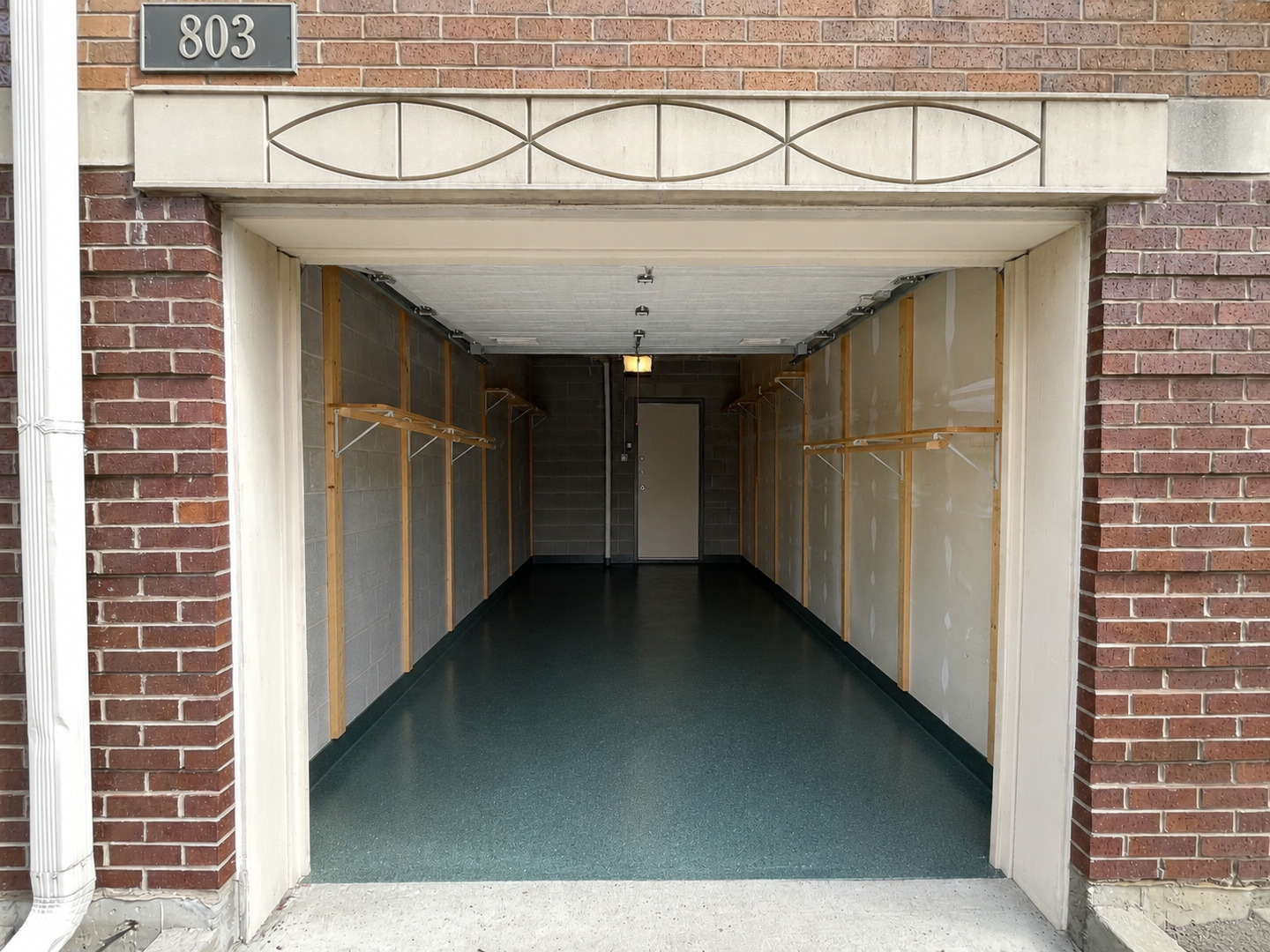 2nd image of 803 E 41St St, Chicago, IL 60653