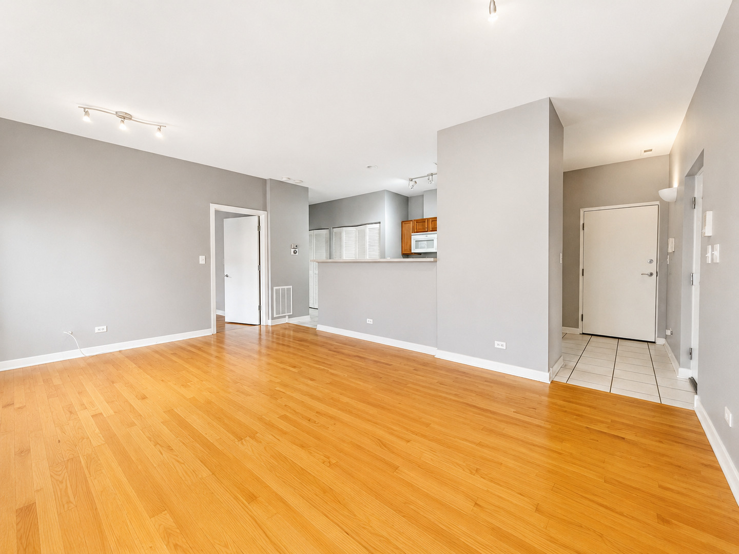 5th image of 803 E 41St St, Chicago, IL 60653
