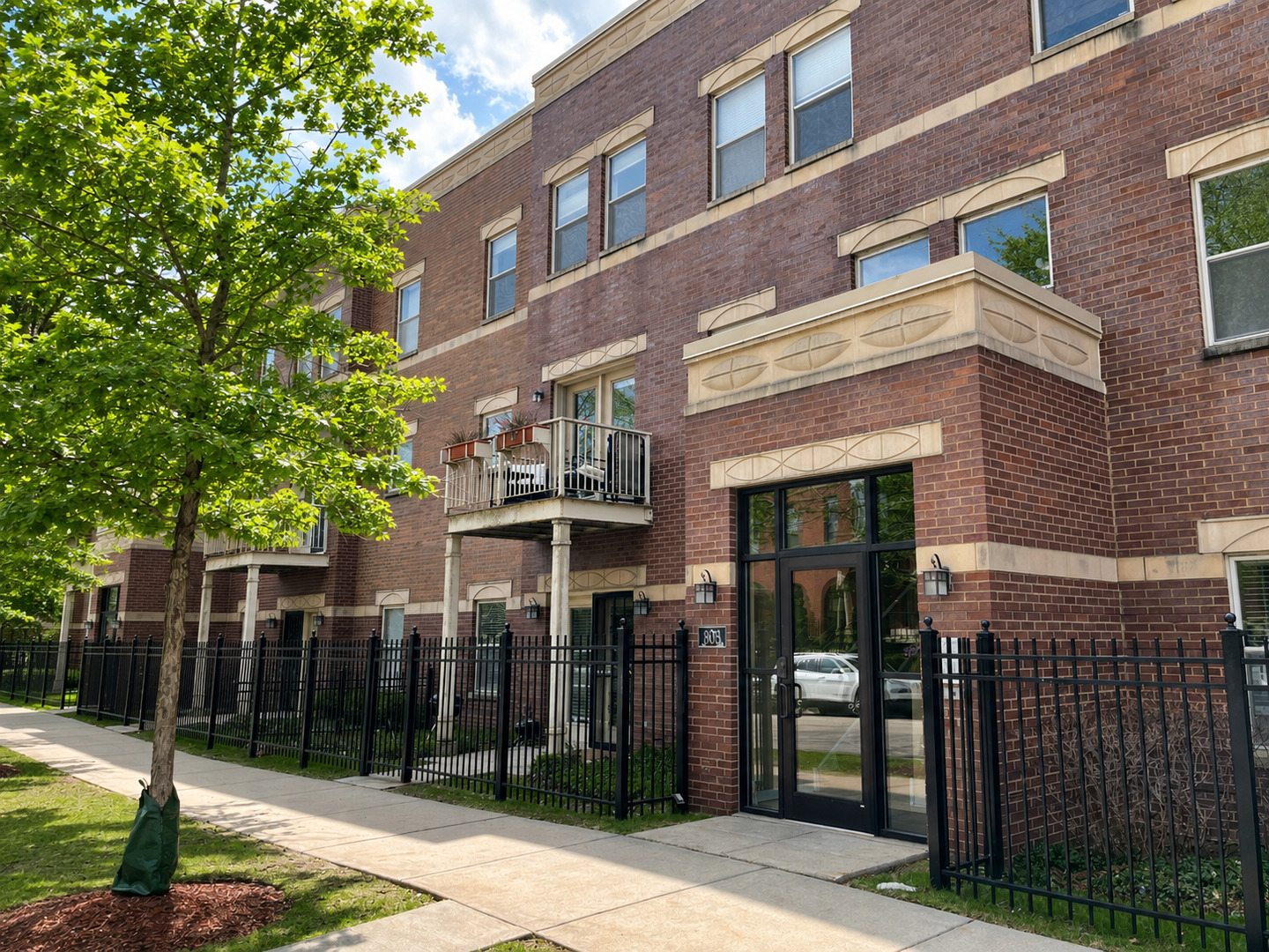 1st image of 803 E 41st St #1B, Chicago, IL 60653 | MLS# 12719543