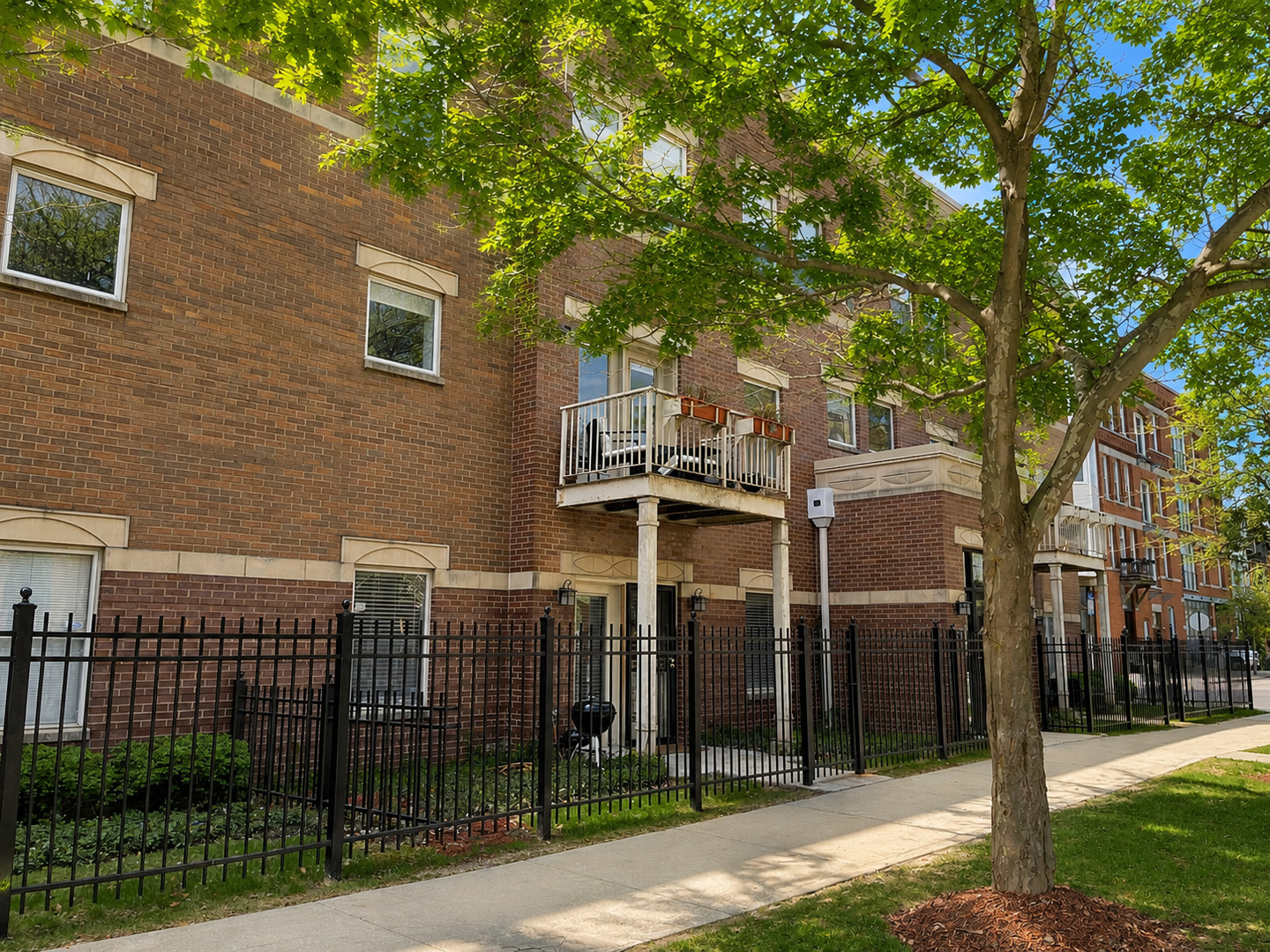 2nd image of 803 E 41st St #1B, Chicago, IL 60653 | MLS# 12719543
