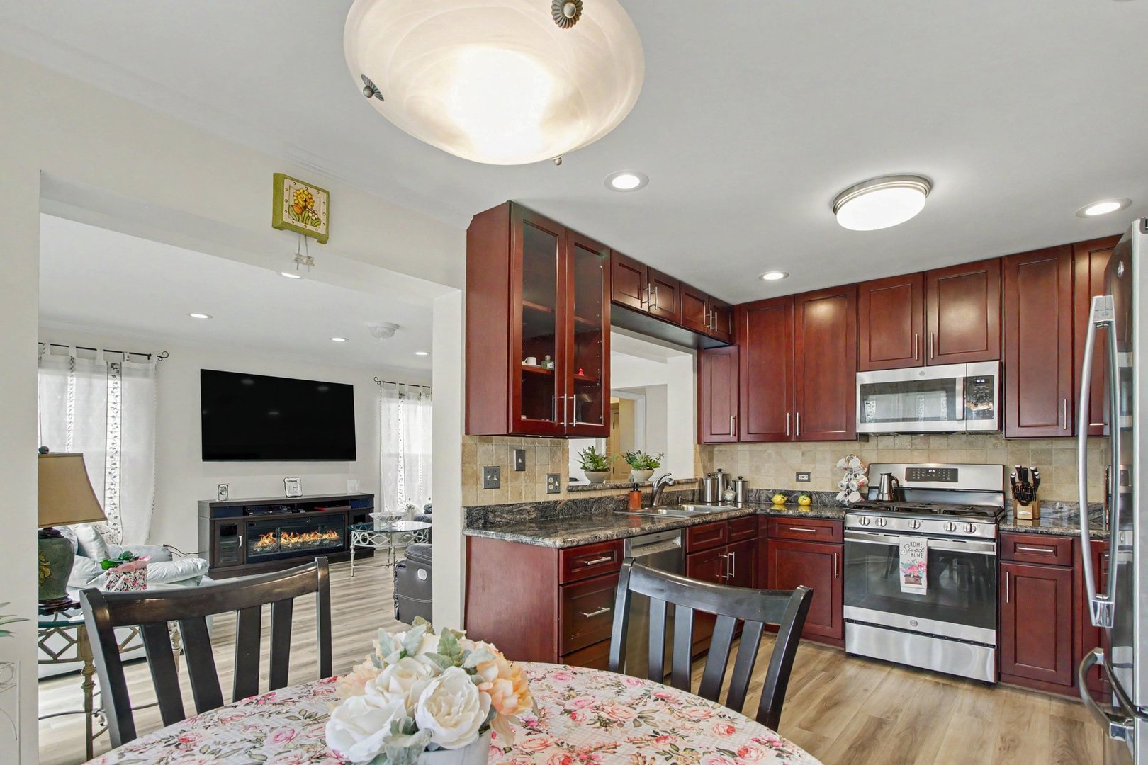 5th image of 1709 Liberty Ct, Mount Prospect, IL 60056 | MLS# 12719631