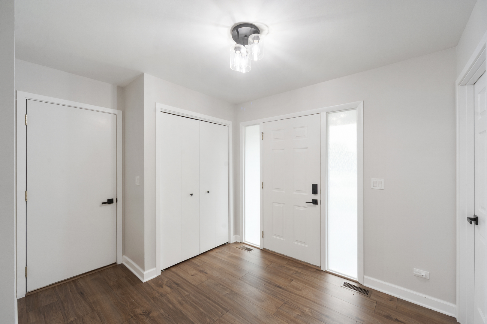 3rd image of 5317 Cypress Cir, Gurnee, IL 60031 | MLS# 12719664