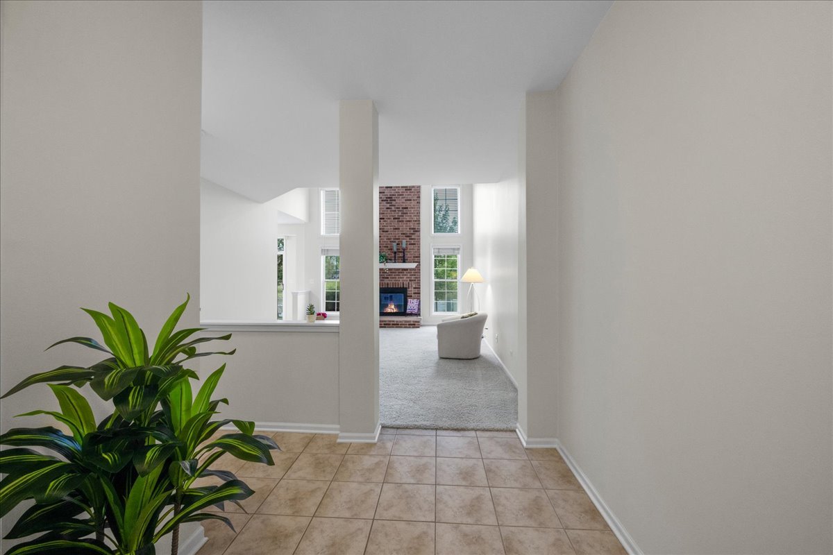 4th image of 2034 Ivy Ridge Dr, Hoffman Estates, IL 60192 | MLS# 12719722