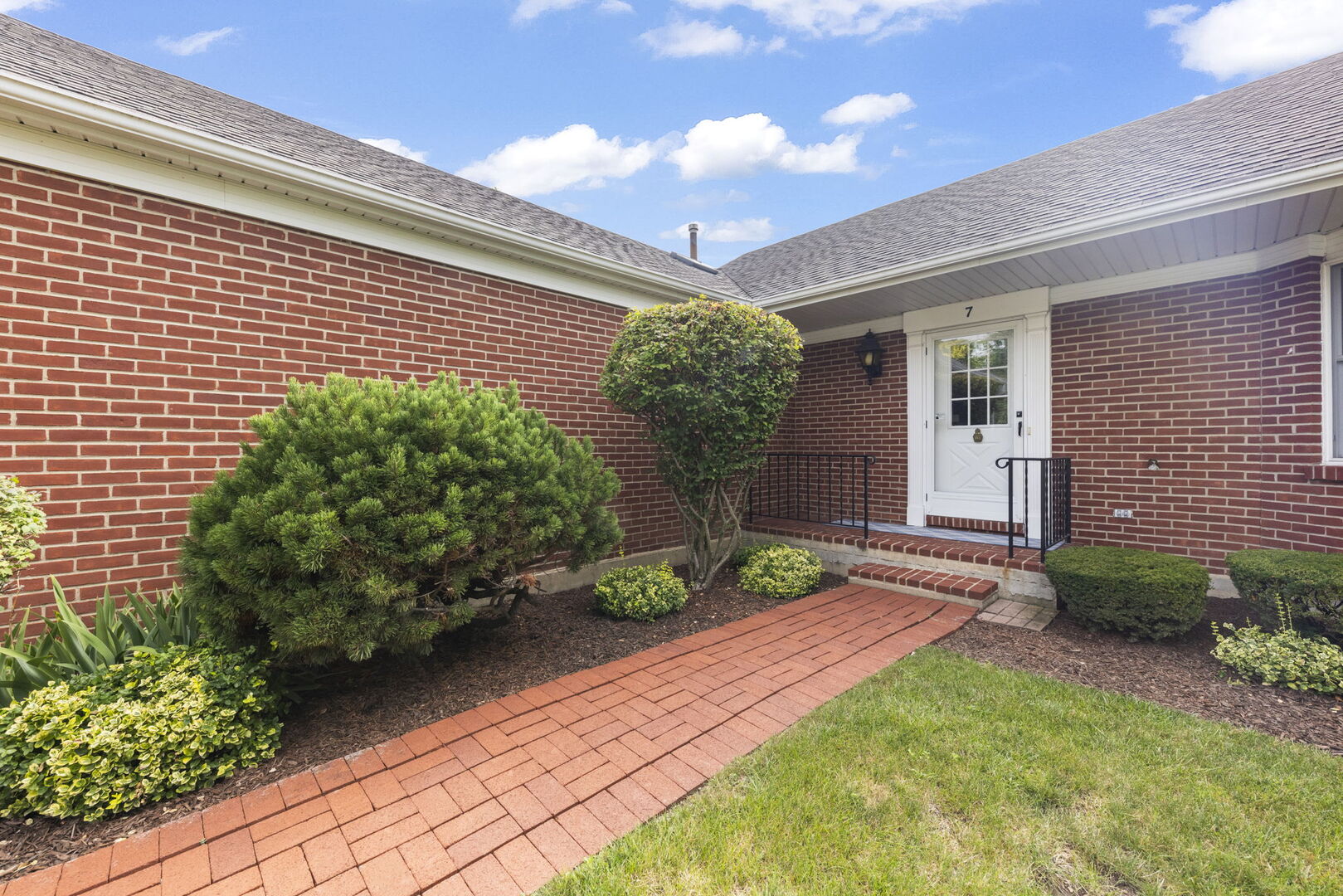 2nd image of 7 Douglas Dr, Sugar Grove, IL 60554 | MLS# 12719826