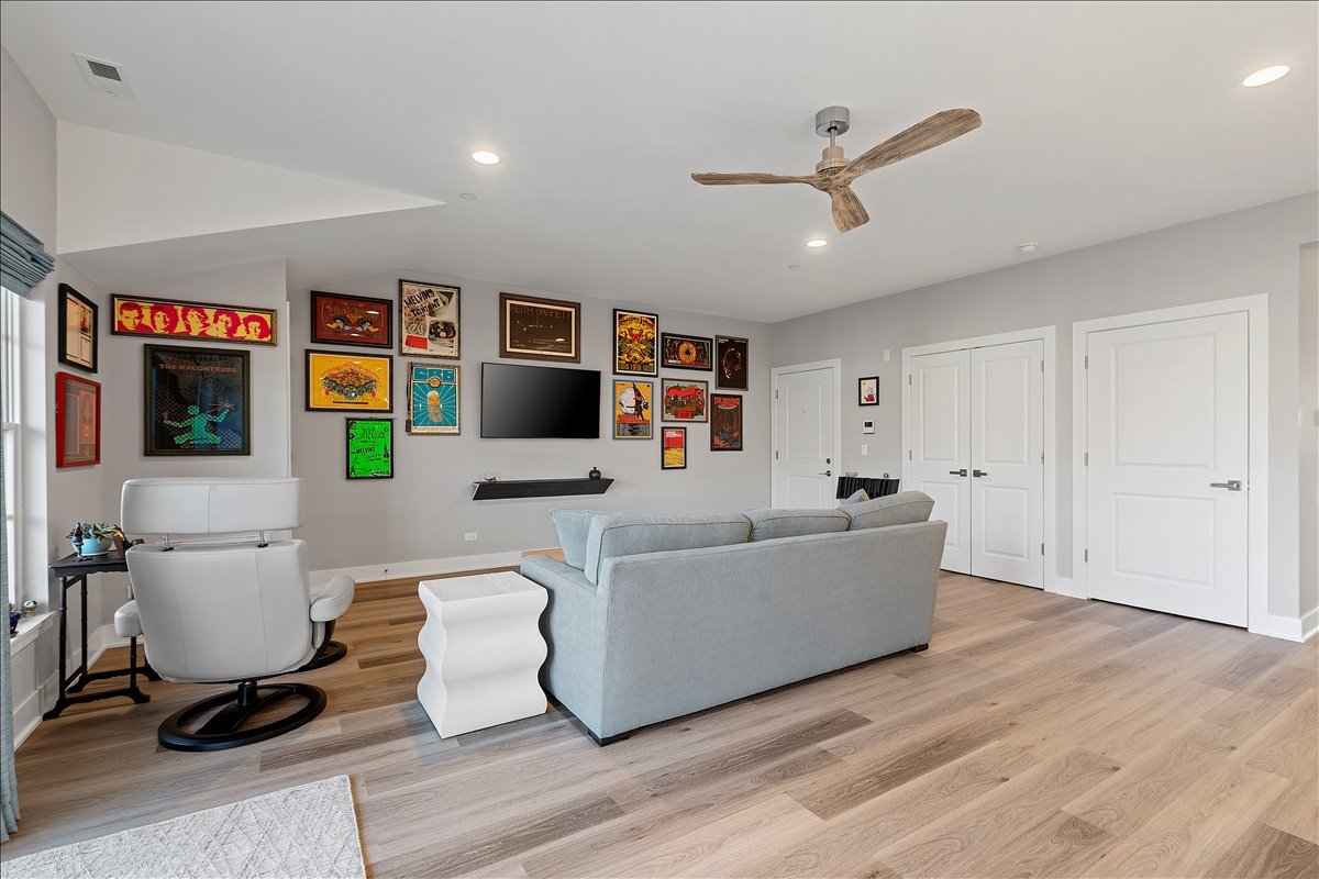 5th image of 319 S Glendale Ave, Barrington, IL 60010