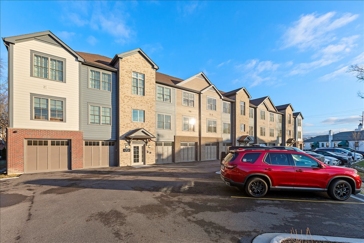2nd image of 319 S Glendale Ave #303, Barrington, IL 60010 | MLS# 12719963