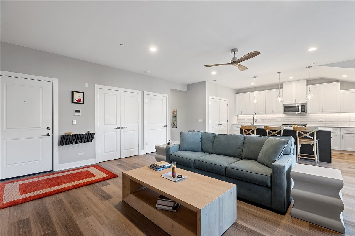 4th image of 319 S Glendale Ave, Barrington, IL 60010