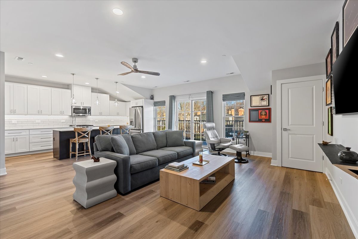 3rd image of 319 S Glendale Ave, Barrington, IL 60010