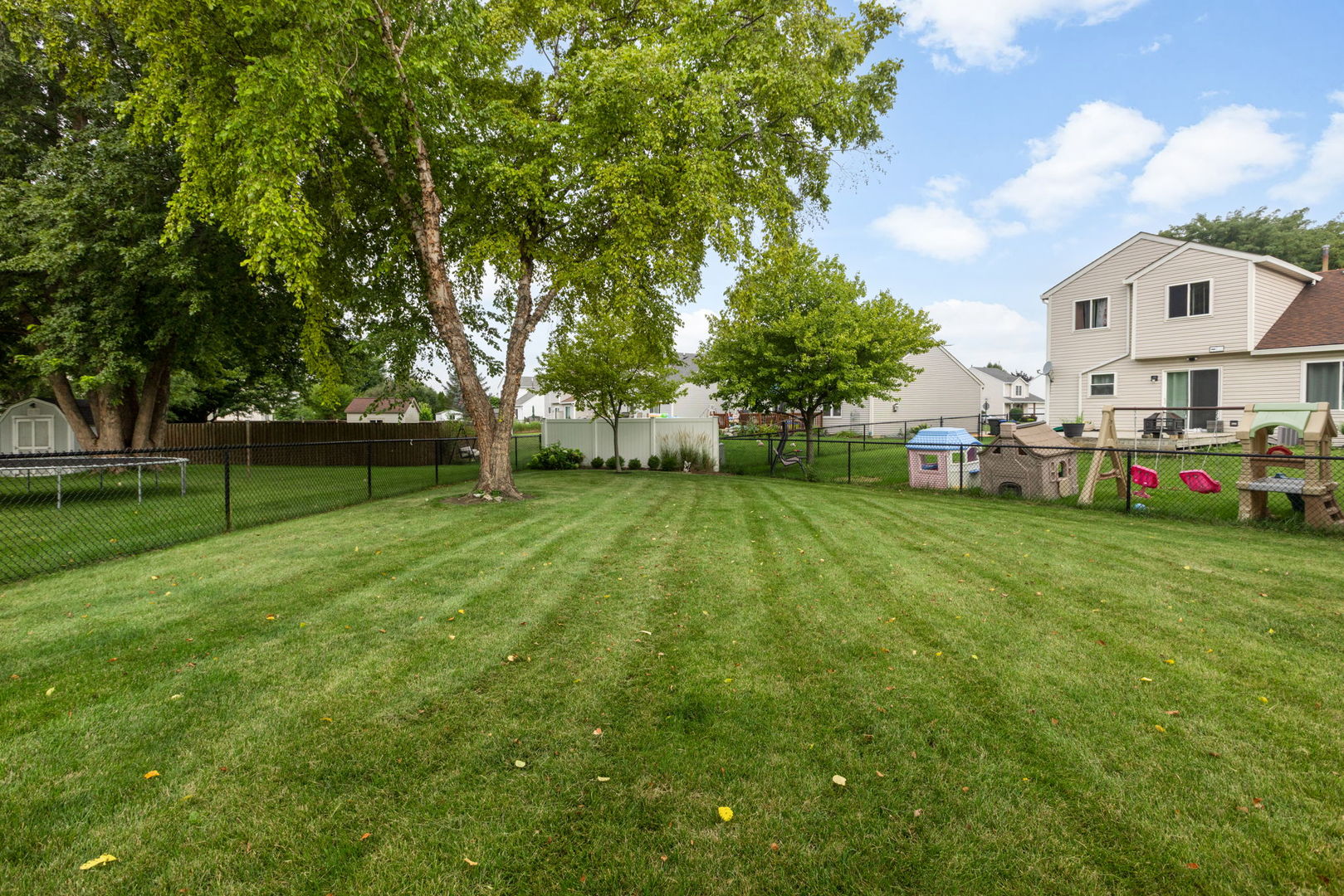 2nd image of 630 Hobart Dr, South Elgin, IL 60177 | MLS# 12719993