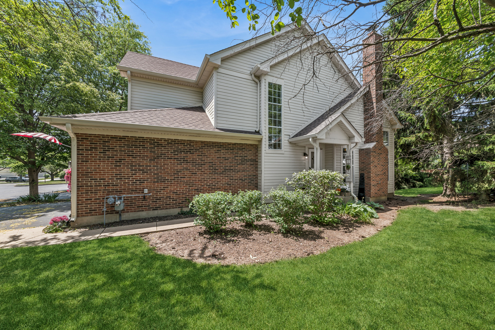 2nd image of 2216 Seaver Ln, Hoffman Estates, IL 60169