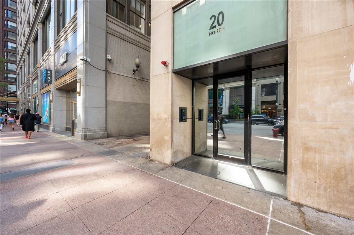 2nd image of 20 N State St, Chicago, IL 60602