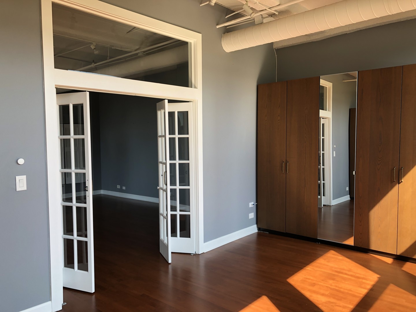 2nd image of 633 S Plymouth Ct, Chicago, IL 60605
