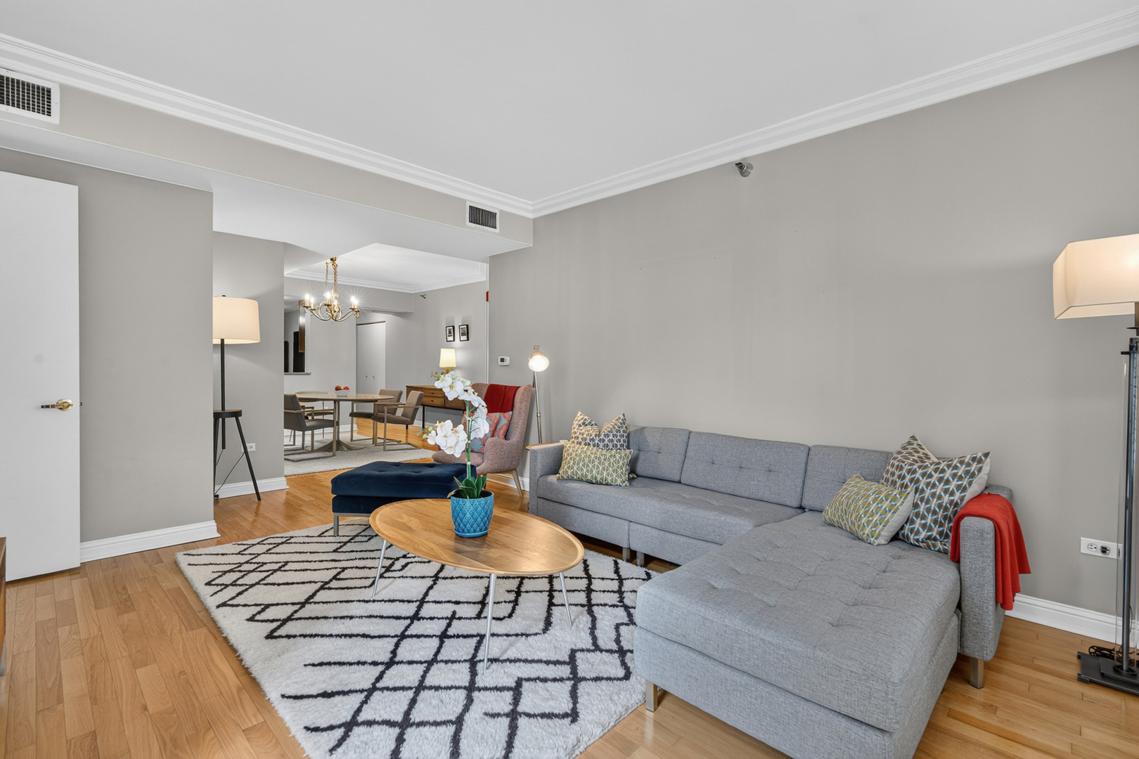 4th image of 25 E Superior St, Chicago, IL 60611