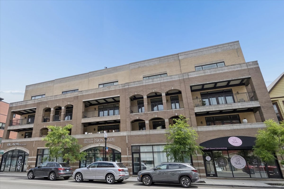 3rd image of 1423 W Belmont Ave #4, Chicago, IL 60657 | MLS# 12720277