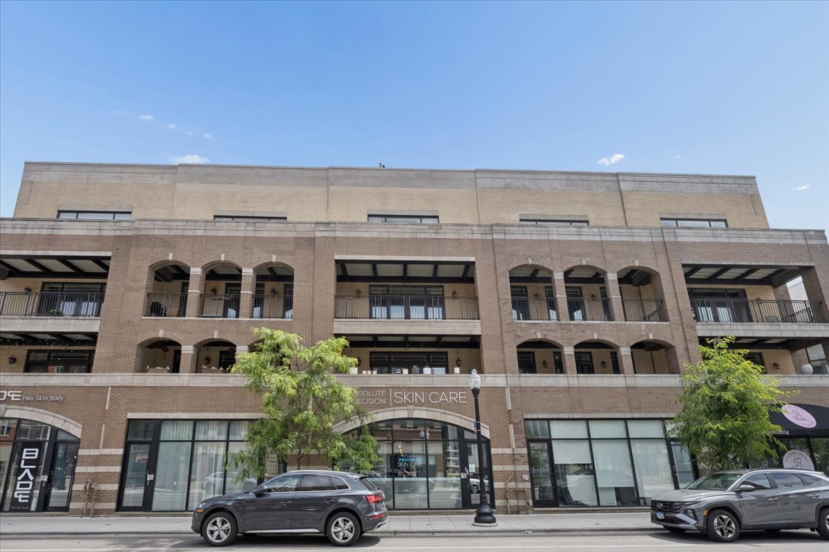 2nd image of 1423 W Belmont Ave #4, Chicago, IL 60657 | MLS# 12720277
